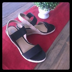 Women's wedge size 9